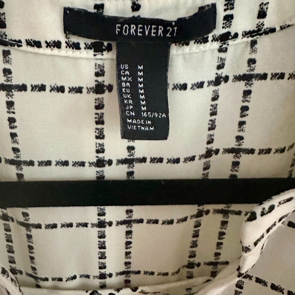 FOREVER 21 White/Black WindowPane print Sleeveless Blouse, Size M - Picture 3 of 4